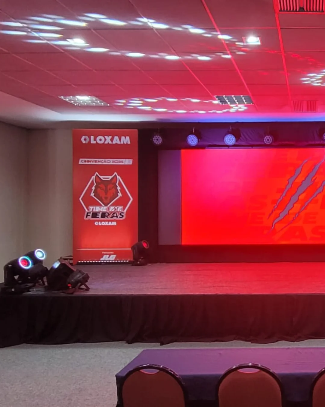 Iluminação, som e painel de led